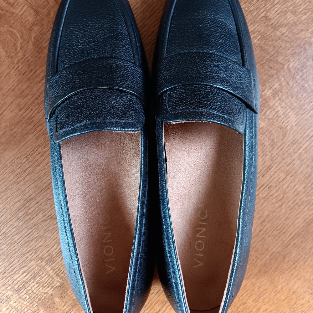 Vionic Black Classic Flats with Slip-On Design